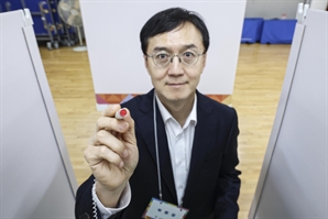 오후 8시까지 투표…'인증샷'은 투표소 밖에서만 가능[내일 선택의 날]