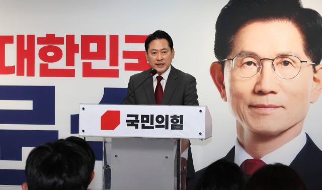 국민의힘 장동혁 선대위 상황실장이 2일 서울 여의도 중앙당사에서 긴급 현안 기자회견을 열고 