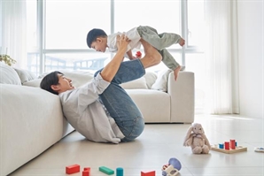 '육아휴직' 대신 '아이돌봄기간'…'유모차' 대신 '유아차'