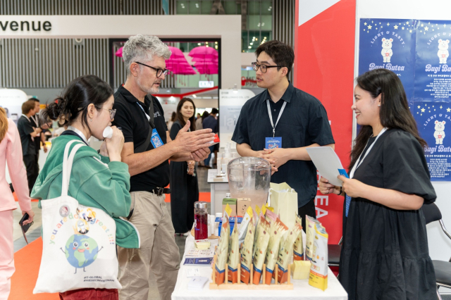 한국무역협회와 코엑스가 지난해 베트남 호치민 SECC 전시장에서 공동으로 개최한 '2024 베트남 국제 프리미엄 소비재전' 전경 사진. 사진 제공=한국무역협회