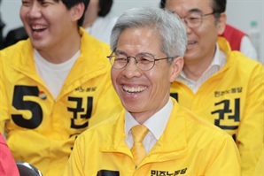 "못 찍어서 미안해요"…'0%대 득표율' 권영국에 후원금 11억 쏟아진 이유