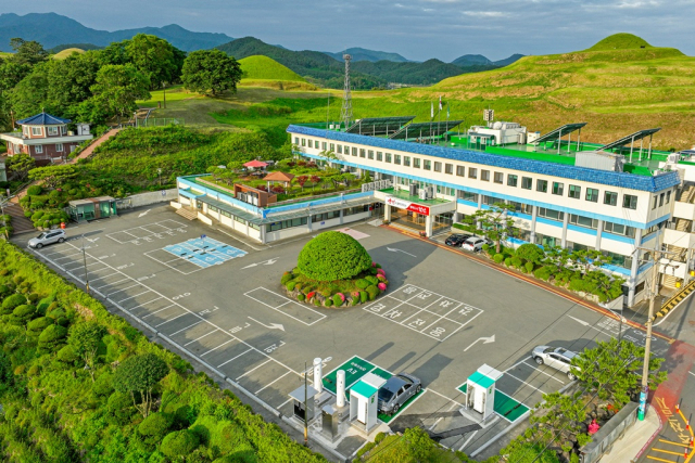함안군청 전경.