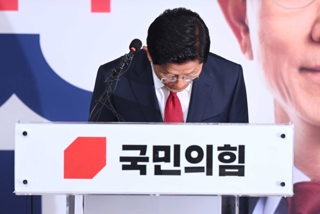 김문수 국민의힘 대선 후보가 4일 서울 여의도 중앙당사에서 기자회견을 열고 대선 패배 승복을 선언하고 있다. 성형주 기자