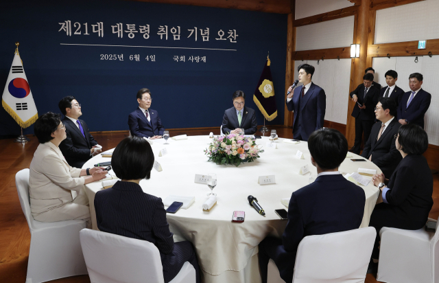 국민의힘 김용태 비대위원장이 4일 서울 여의도 국회 사랑재에서 열린 제21대 대통령 취임 기념 오찬에 참석해 발언을 하고 있다. / 연합뉴스