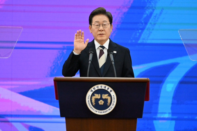 이재명 제21대 대통령이 4일 국회에서 열린 취임식에서 취임선서를 하고 있다. 오승현 기자
