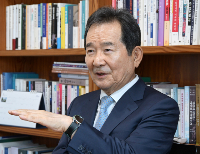 정세균 전 국회의장이 4일 서울 종로구 국민시대에서 본지와 인터뷰를 갖고 있다. 성형주 기자 2025.06.04
