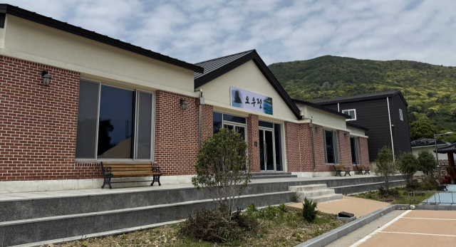 농산어촌개발사업 일환으로 추진된 전남 완도군 보길면 주민편의 시설 ‘오우정’ 전경. 사진 제공=전라남도