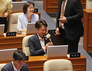‘한자릿수 득표’ 이준석, 포럼 띄워 개혁행보 지속…洪 반응할까