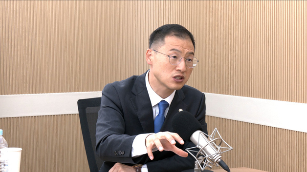김상욱 더불어민주당 의원이 5일 뉴스1TV '팩트앤뷰'에 출연해 질문에 답하고 있다. 뉴스1