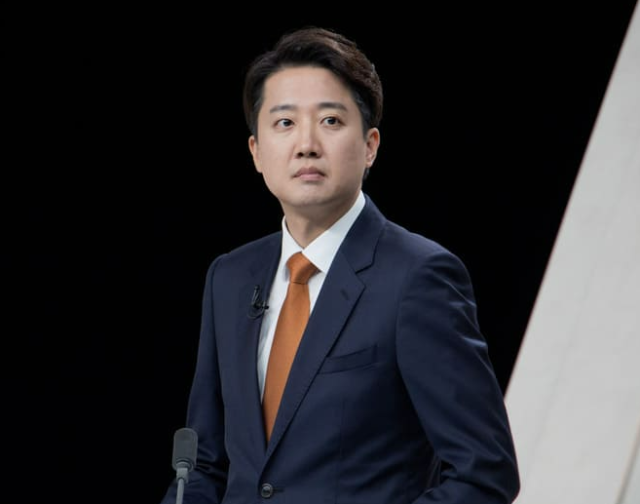지난달 27일 열린 TV토론회 준비하는 이준석 개혁신당 후보, 연합뉴스