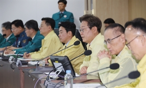 李 "부주의로 사고나면 문책"…행정 경험 앞세워 공직 군기잡기
