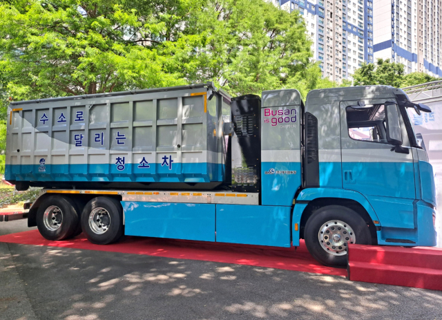 5일 부산시청 야외주차장에서 열린 ‘부산시 수소청소차 도입 시민공개행사’에 전시된 현대자동차의 수소청소차. 사진제공=현대차