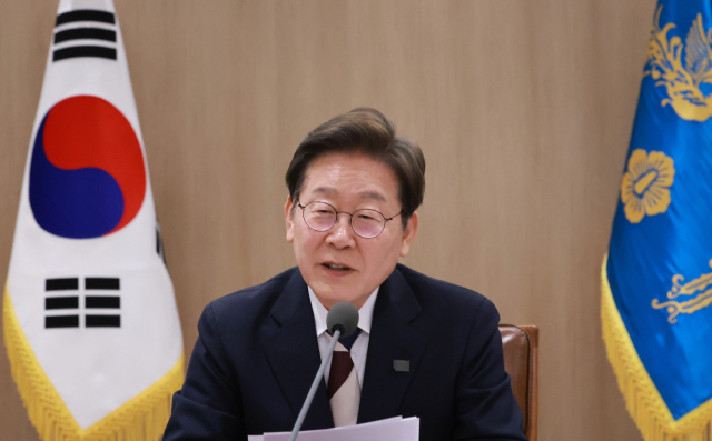 이재명 대통령이 4일 서울 용산 대통령실 청사에서 열린 '대통령 1호 명령, 비상경제점검 태스크포스(TF) 회의'에서 발언하고 있다. 연합뉴스