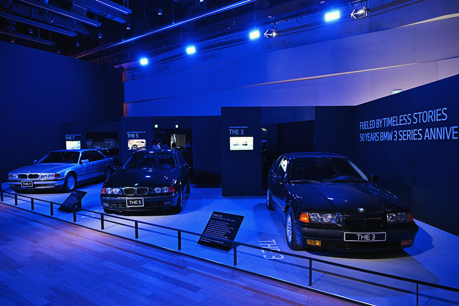지난 시간, BMW를 대표해왔던 차량들. 사진: 김학수 기자