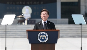 李 "독립운동하면 3대가 망한다는 말 사라져야"[현충일추념사]