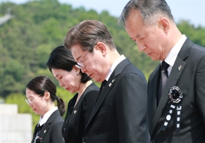 [속보] 李대통령 "국민·국가 위한 희생, 기억·기록하고 책임 다해야"