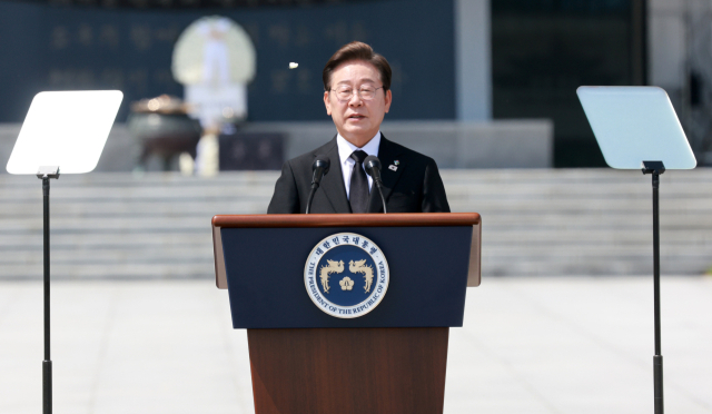이재명 대통령이 6일 서울 동작구 국립서울현충원에서 열린 70회 현충일 추념식에서 념사를 하고 있다. 연합뉴스