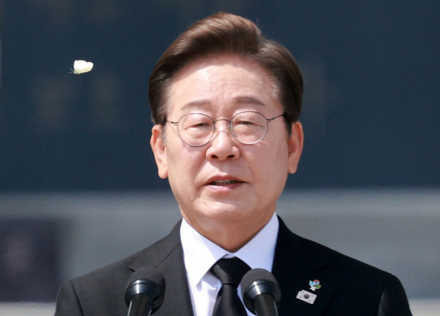 이재명 대통령이 6일 서울 동작구 국립서울현충원에서 열린 70회 현충일 추념식에서 추념사를 하고 있다. 연합뉴스
