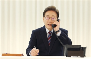 [속보]대통령실 “李, 트럼프와 첫 20분 통화…한미 관세 조속한 합의 노력”