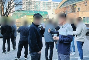 "담배 냄새 때문에 미치겠어요"…금연 구역 거리 정해져 있어도 소용없다는데