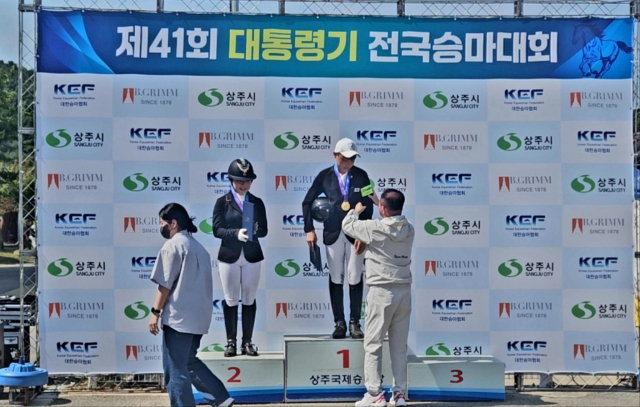 시상대에 선 나원제.