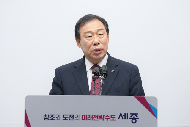 최민호 세종시장이 기자회견을 갖고 해양수산부 부산 이전 지시를 철회해줄 것을 요구하고 있다. 사진제공=세종시