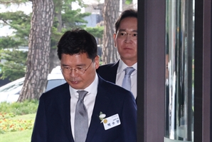 삼성바이오 '최첨단 5공장' 찾은 이재용…미래 먹거리 직접 챙긴다