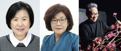 왼쪽부터 국가무형유산 ‘자수장’ 보유자 김영이 씨, 김영희 씨, ‘궁중채화’ 보유자 최성우 씨 [국가유산청 제공. 재판매 및 DB 금지]