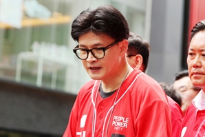 "사법부 역사에 큰 오점"…한동훈, 李 대통령 재판 연기 결정 비판한 이유는