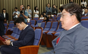 '김용태 거취·혁신안' 결론 못내…국힘 5시간 의총서 계파간 격론