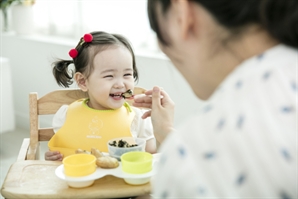"아들요? 요즘은 딸 바보가 대세죠"…전세계서 점점 사라지는 '남아선호', 왜?