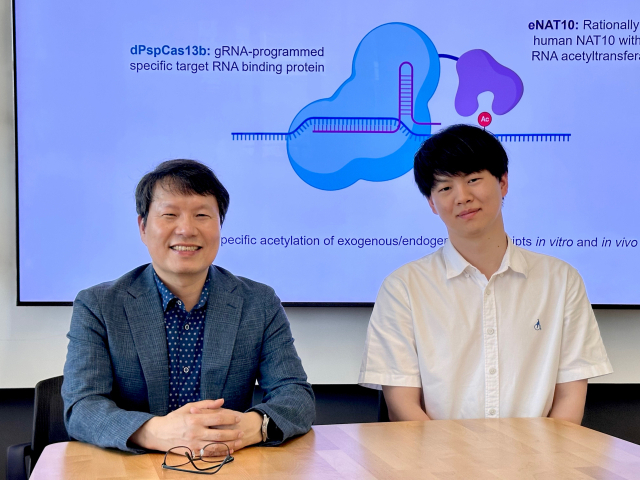 KAIST 생명과학과 허원도(왼쪽) 교수와 유지환(오른쪽) 박사과정. 사진제공=KAIST