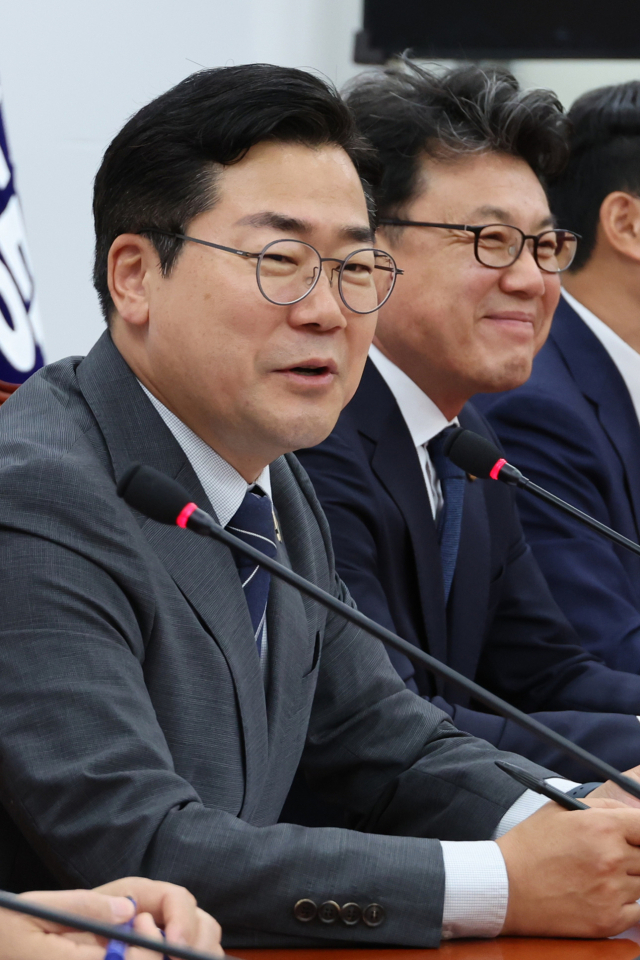 박찬대 더불어민주당 대표 직무대행 겸 원내대표가 10일 서울 여의도 국회에서 현 원내지도부의 마지막 원내대책회의를 주재하며 소회를 말하고 있다. 연합뉴스