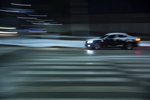"새로 뽑은 BMW 맛 좀 보려고"…-도심서 중앙선 넘고 드리프트 질주한 20대 검거