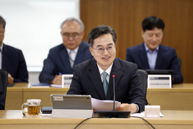 10일 경기도청에서 열린 도정열린회의 주재하는 김동연 지사. 사진 제공 = 경기도