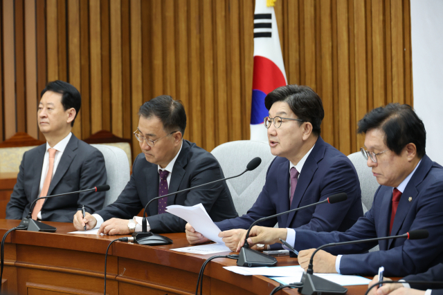 권성동 국민의힘 원내대표가 10일 서울 여의도 국회에서 열린 원내대책회의에서 발언하고 있다. 연합뉴스