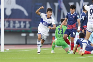 '1골 1도움' 올리며 팀 승리 이끈 한교원, K리그2 15R MVP 영광