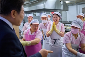 李대통령, 대통령실 구내 식당 직원들에게 "감사"