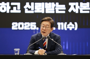 거래소 찾은 李 “배당 촉진위한 세제 개편 준비 중”