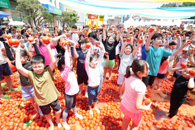 퇴촌토마토거리축제 토마토 풀장. 사진 제공 = 광주시