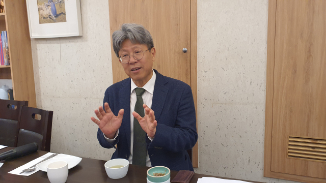 박장현 한국천문연구원장이 10일 서울 종로구의 한 식당에서 취임 첫 기자간담회를 갖고 국산 우주망원경 개발 계획을 발표하고 있다. 사진 제공=천문연