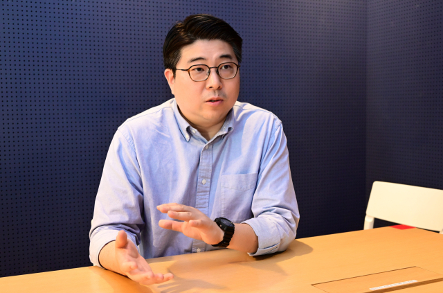 11일 조강태 MGRV 대표가 서울 마포구 노고산동 ‘맹그로브 신촌’ 회의실에서 주거 산업 혁신의 필요성을 강조하고 있다. 권욱 기자