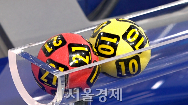 로또 추첨 현장. / 강신우 기자