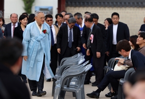 “공무원부터 한복을”…문체부, 세종서 ‘찾아가는 한복상점’ 개최