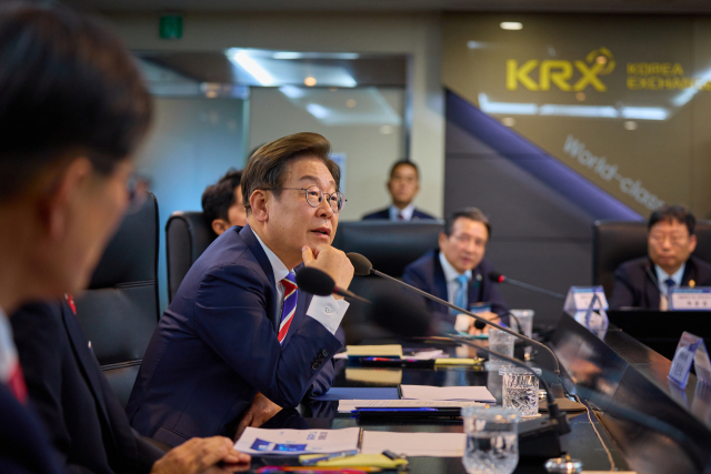 李 대통령 “모든 수단 총동원해 주식시장 불법 뿌리 뽑을 것”