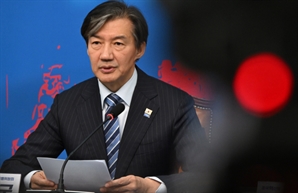 '옥중 서면 인터뷰' 조국 "사면? 오롯이 대통령 권한…독방서 겸허히 성찰 중"