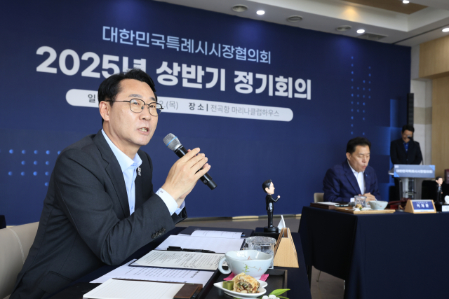 12일 전곡항 마리나클럽하우스에서 열린 대한민국특례시시장협의회에서 발언하는 정명근 화성시장. 사진 제공 = 화성시