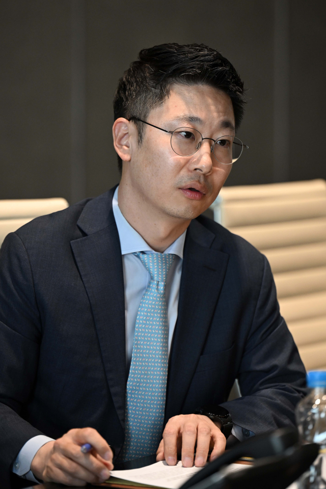 문성 법무법인 율촌 기업지배구조센터 부센터장이 9일 서울 강남구 법무법인 율촌에서 서울경제신문과 인터뷰를 하고 있다. 조태형 기자