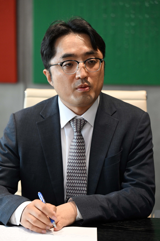 위춘재 법무법인 율촌 기업지배구조센터 부센터장이 9일 서울 강남구 법무법인 율촌에서 서울경제신문과 인터뷰를 하고 있다. 조태형 기자
