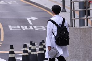 "집단사직 참여 안 해?"…‘의료계 블랙리스트’ 퍼뜨린 전공의 결국 징역형